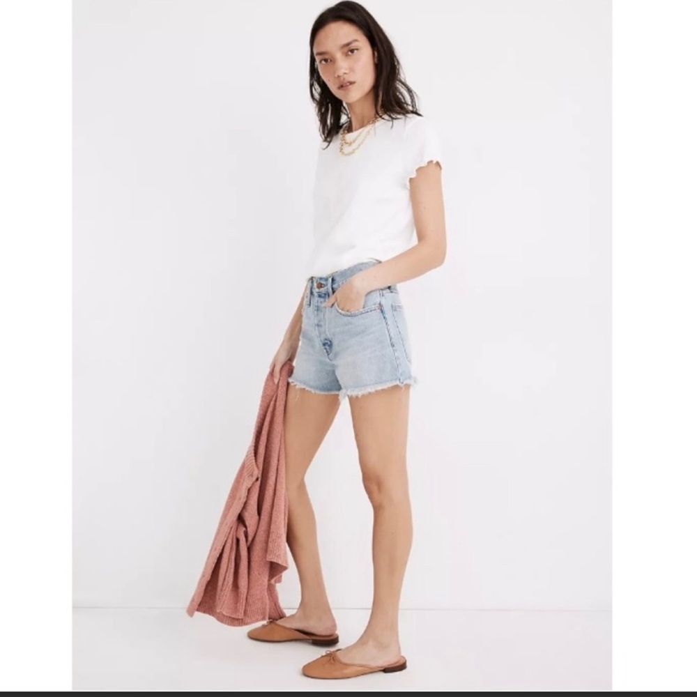 Madewell relaxed denim short, size 25